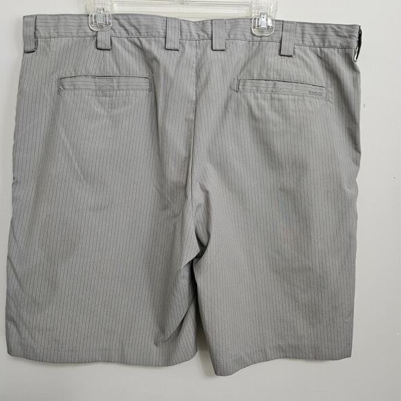 IZOD XFG Golf Shorts Mens Sz 42 Pockets, Logo, Comfortable Wear, Quick Dry Gray - Picture 2 of 13